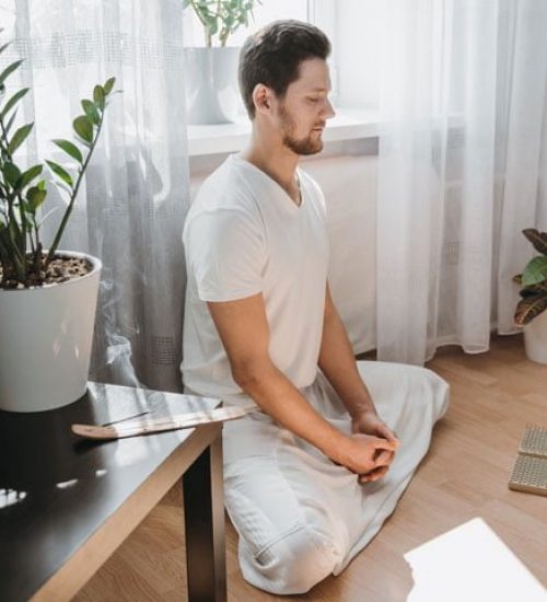 samadhi-retreat-centre-young-man-meditating-on-his-living-room-on-the-floor-sitting-in-the-lotus-position-with-closed-eyes_t20_Xvwnm6 samadhi-retreat-centre-young-man-meditating-on-his-living-room-on-the-floor-sitting-in-the-lotus-position-with-closed-eyes_t20_Xvwnm6